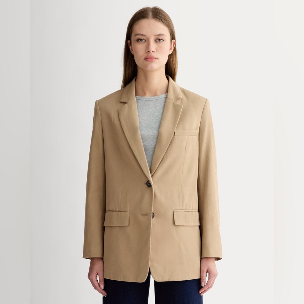 EVERLANE: The Oversized Blazer in Buttersmooth